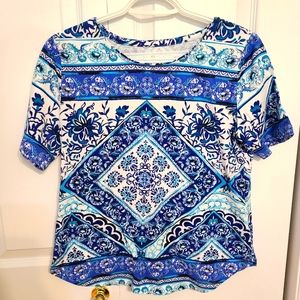 🌟4/$15 Blue and White Boho T-Shirt Size Small Petite
